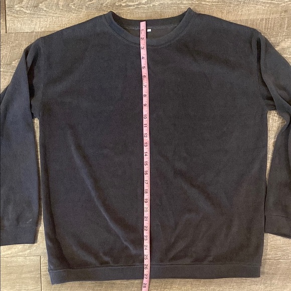 Classic Black Women's Sweatshirt - Picture 4 of 5